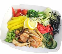 Поке с морепродуктами в устрично-чесночном соусе