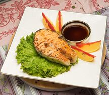 Стейк из сёмги в гранатовом соусе