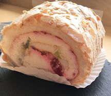 Рулет меренговый малина-киви