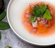 Севиче из палтуса с соусом Тигриное молоко