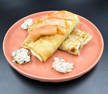 Блин с красной рыбой и творожным сыром