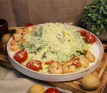 Салат Цезарь с креветками