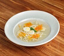 Суп куриный с лапшой