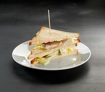 Сэндвич с копченой курицей