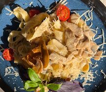 Паста с курицей и грибами