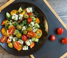 Салат овощной с фетаксой