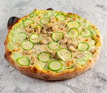 Цыпленок с соусом песто и кабачком с пармезаном