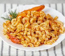 Макароны с курицей и овощами