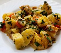 Картофель тушёный с курицей в сырном соусе