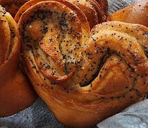 Булочка сладкая с маком