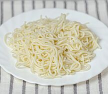 Спагетти отварные маслом