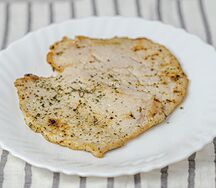 Стейк из свинины в соусе песто