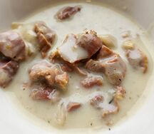 Куриные желудки, тушеные в сливочном соусе
