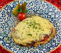 Куриные грудки запечен с овощами и сыром