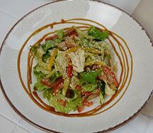 Микс-салат с курицей