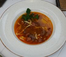 Фасолевый суп с сушеной колбасой