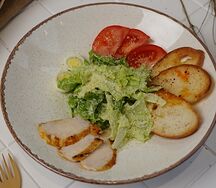 Цезарь с курицей