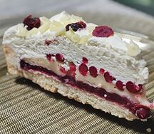 Брусничный торт