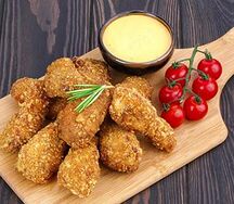 Крылышки в кляре большая порция c соусом