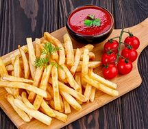 Картофель фри с кетчупом