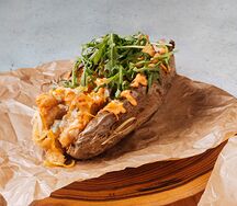 Запечённый картофель с куриным филе и сыром