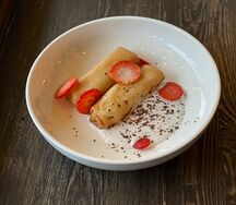 Спринг-роллы с бананом и кокосовым соусом