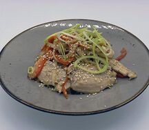 Удон с курицей в ореховом соусе
