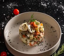 Оливье с раковыми шейками