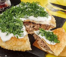 Чебурек-пирог со свининой и говядиной