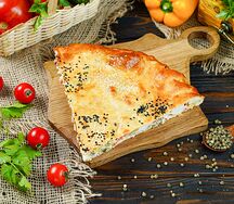 Пирог с курицей кусок