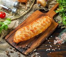 Печёный пирожок с курицей и сыром