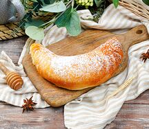 Булочка с клубникой