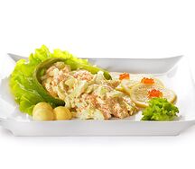 Салат с авокадо и морепродуктами