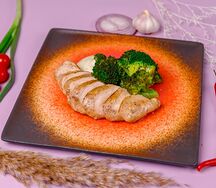 Куриная грудка с опаленной брокколи