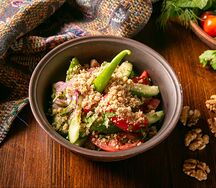 Салат по-грузински с грецкими орехами