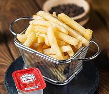 Фри картофельные и кетчуп