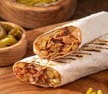 Донер в лаваше куриный полтора