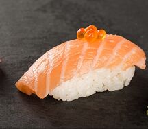 Нигири лосось