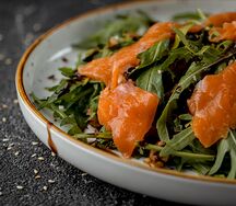 Салат с лососем