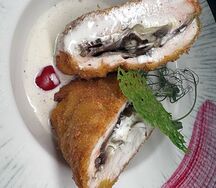 Куриный рулет с грибами