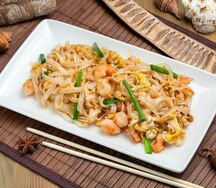 Рисовая лапша с креветками Кау Нгу
