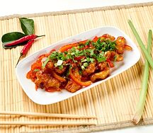 Курица с ананасами в кисло-сладком соусе