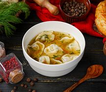 Пельмени с бульоном