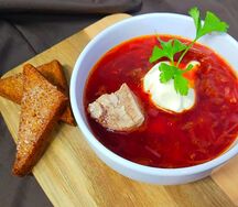 Борщ с гренками