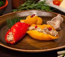 Сладкий перец с орехами