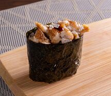 Гункан с угрем