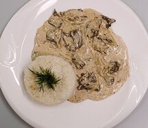 Бефстроганов с рисом