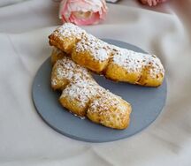 Слоёный рогалик с кокосом