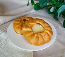 Ватрушка с сосиской и сыром