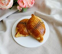 Булочка с яблоком и малиной